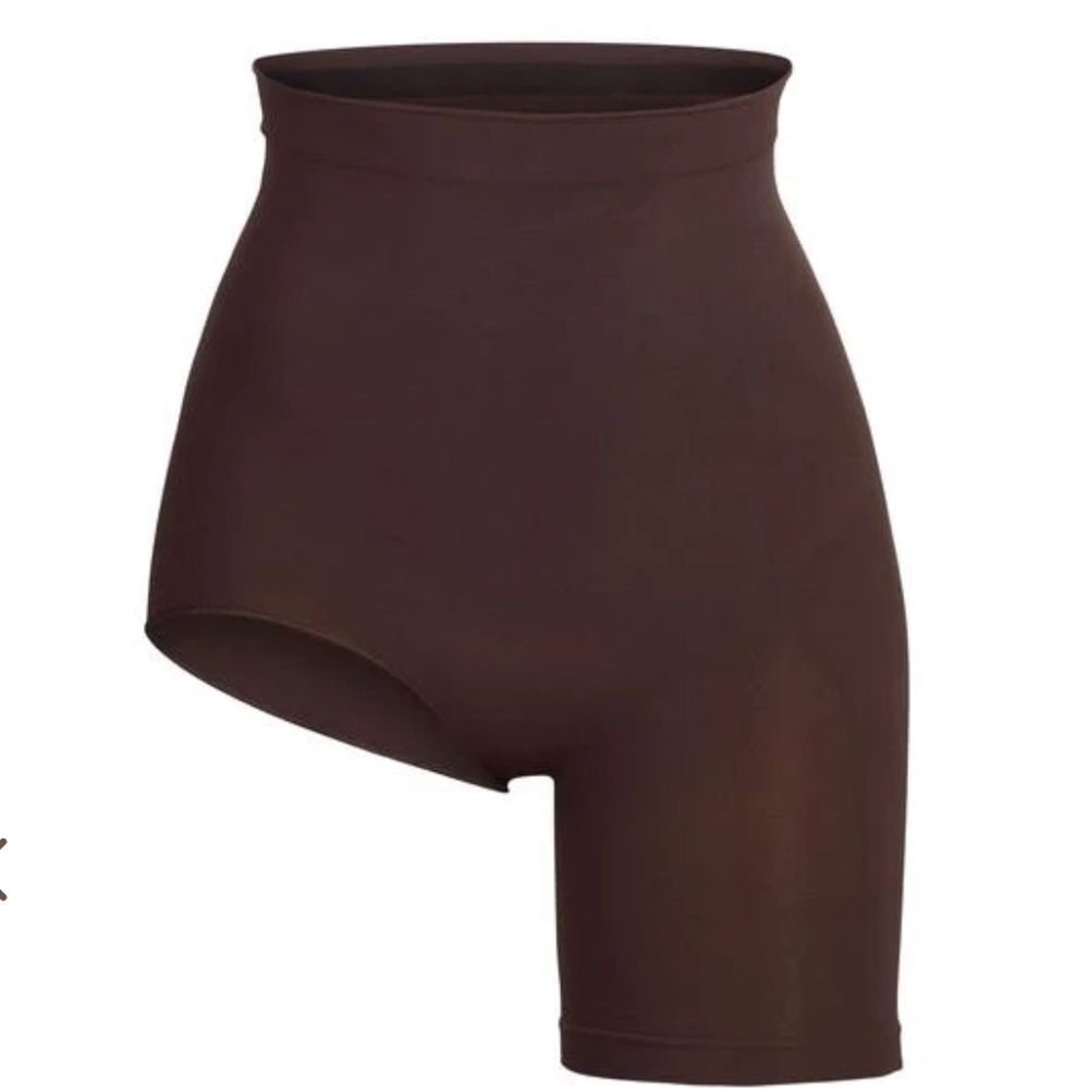 NWOT Skims XXS/XS SOLUTION SHORT RIGHT LEG EXPOSED Cocoa